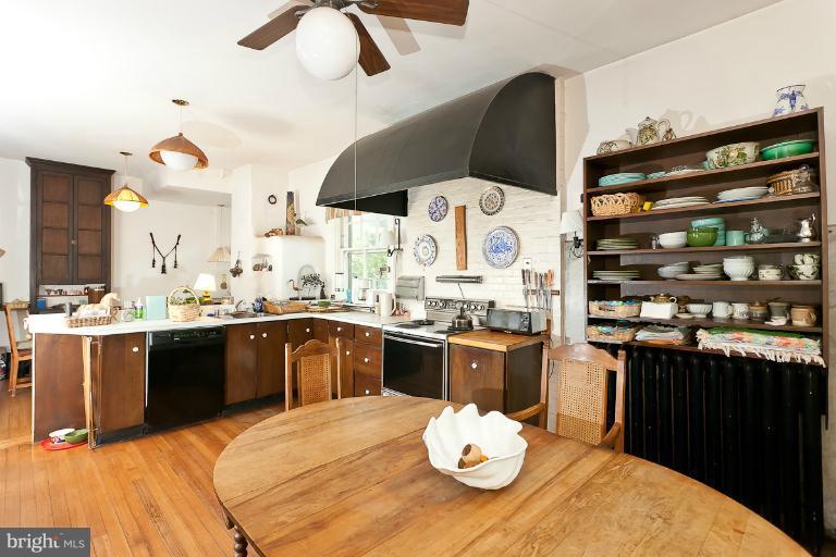 203 Ridgewood Road Baltimore, MD 21210 - Photo 7 of 26 Kitchen