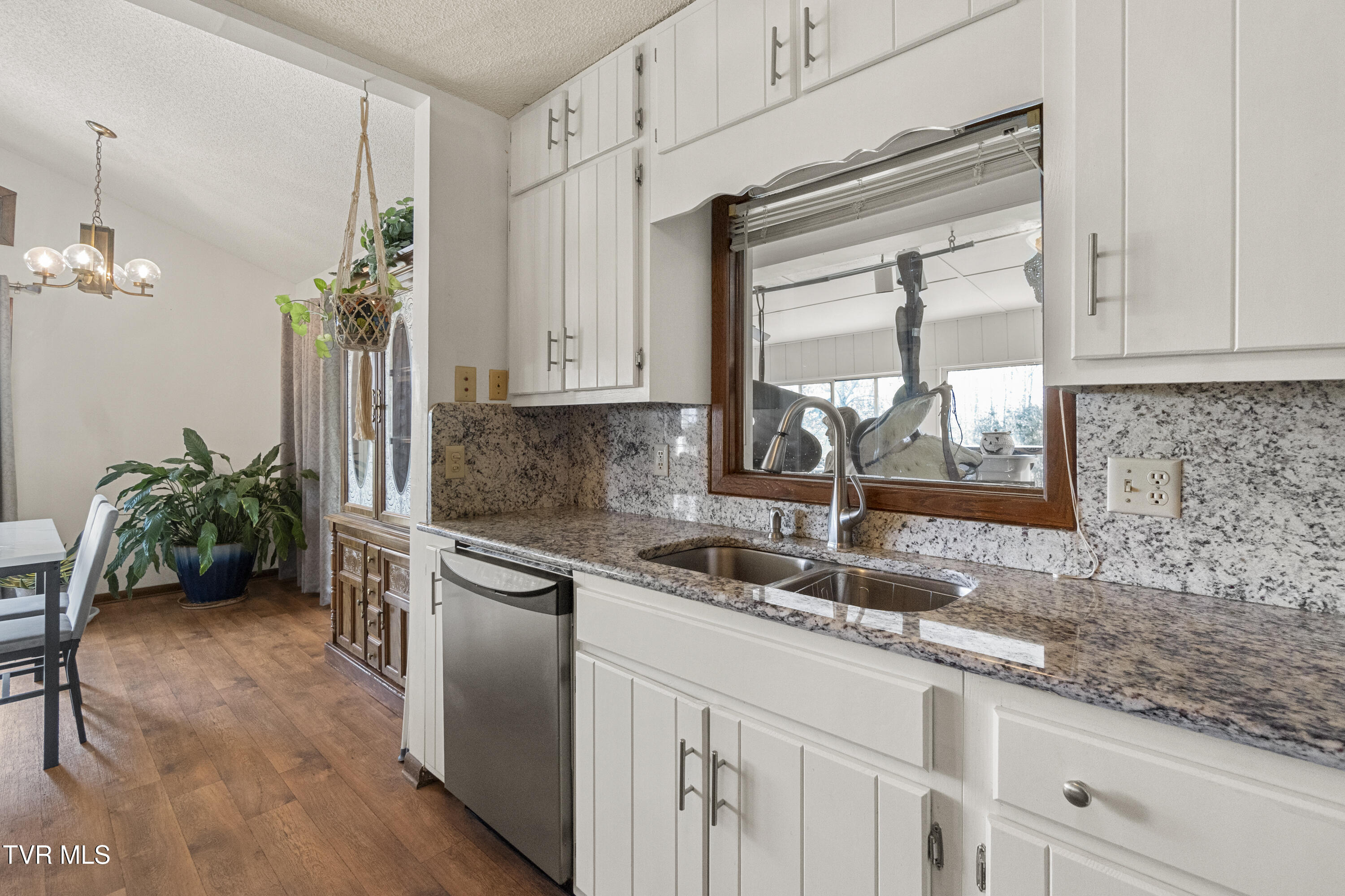 255 Old Kentucky Road West Greeneville, TN 37743 - Photo 12 of 63 11