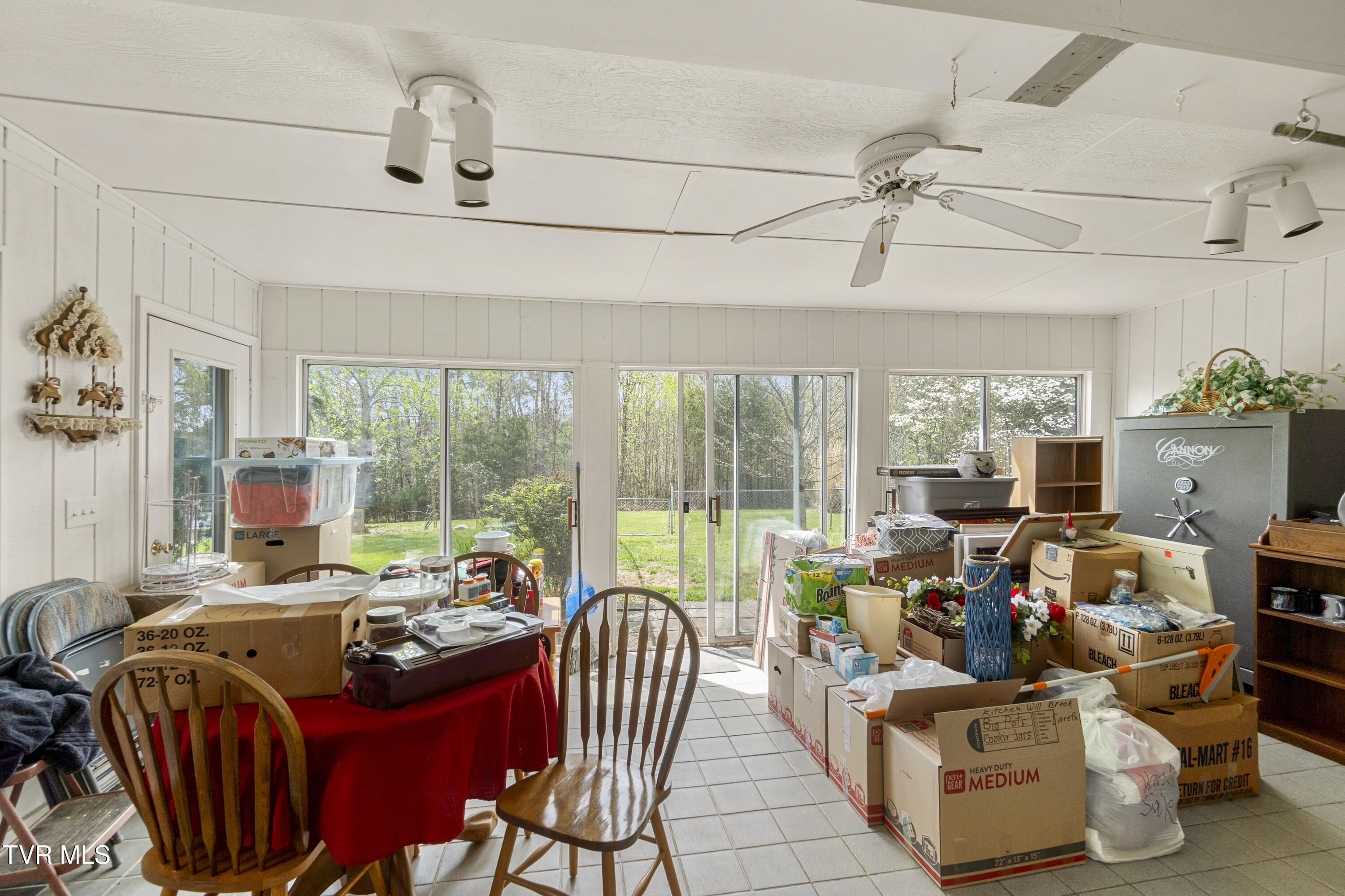 255 Old Kentucky Road West Greeneville, TN 37743 - Photo 17 of 63 17 (2)