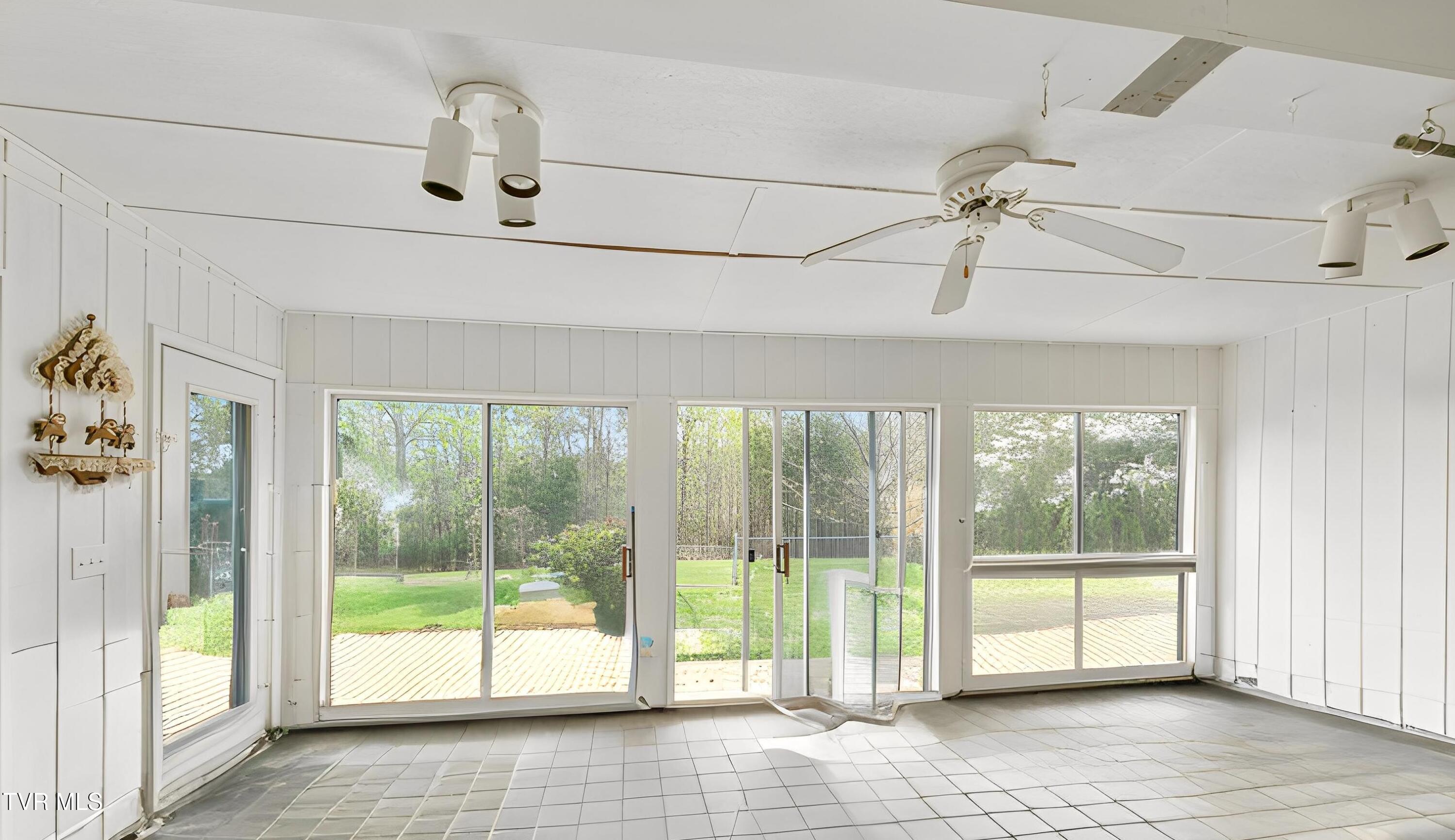 255 Old Kentucky Road West Greeneville, TN 37743 - Photo 18 of 63 17-(2) - Furniture removed - 0