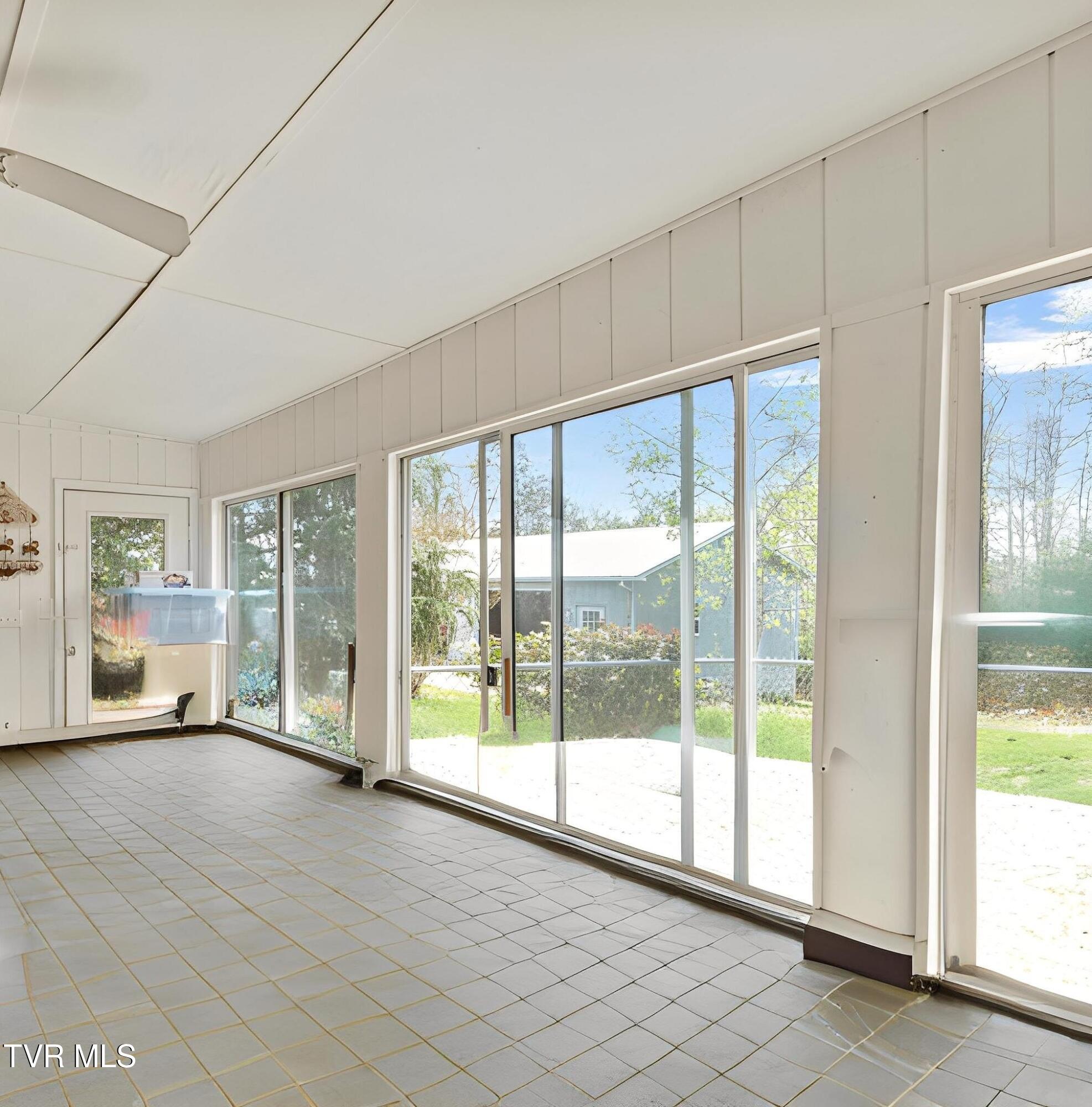 255 Old Kentucky Road West Greeneville, TN 37743 - Photo 20 of 63 17 - Furniture removed - 0 (2)