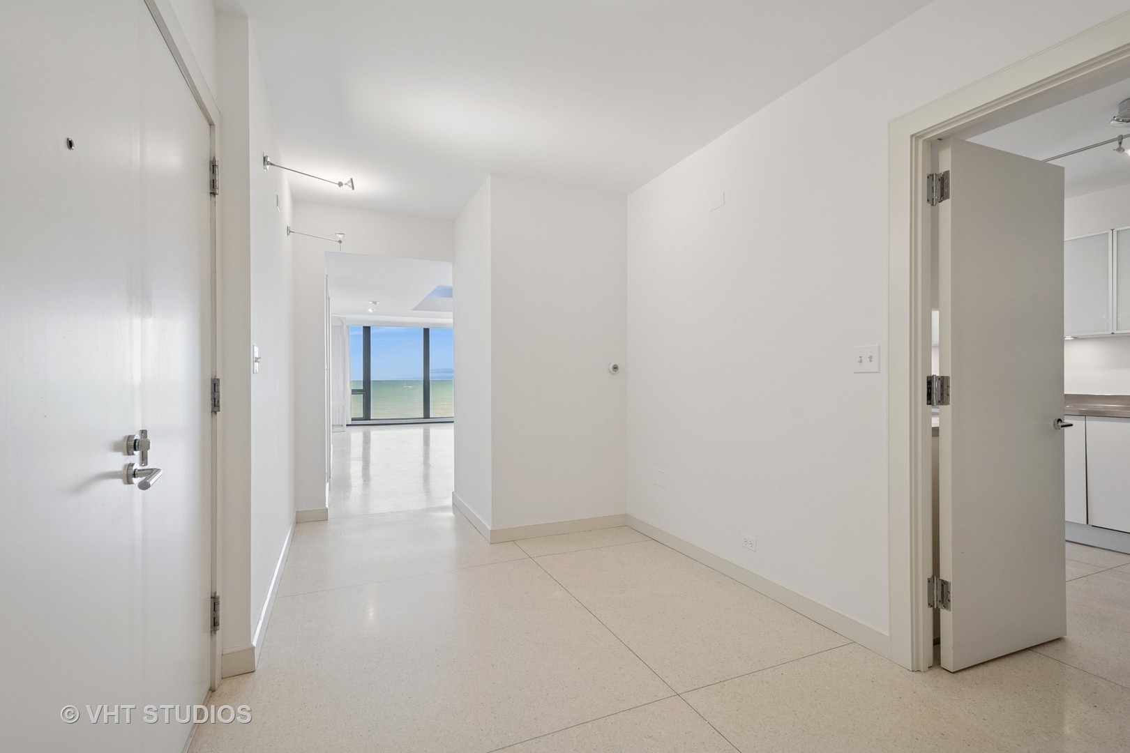 1420 Sheridan Road, Unit 4F Wilmette, IL 60091 - Photo 3 of 22 Gallery Image 3
