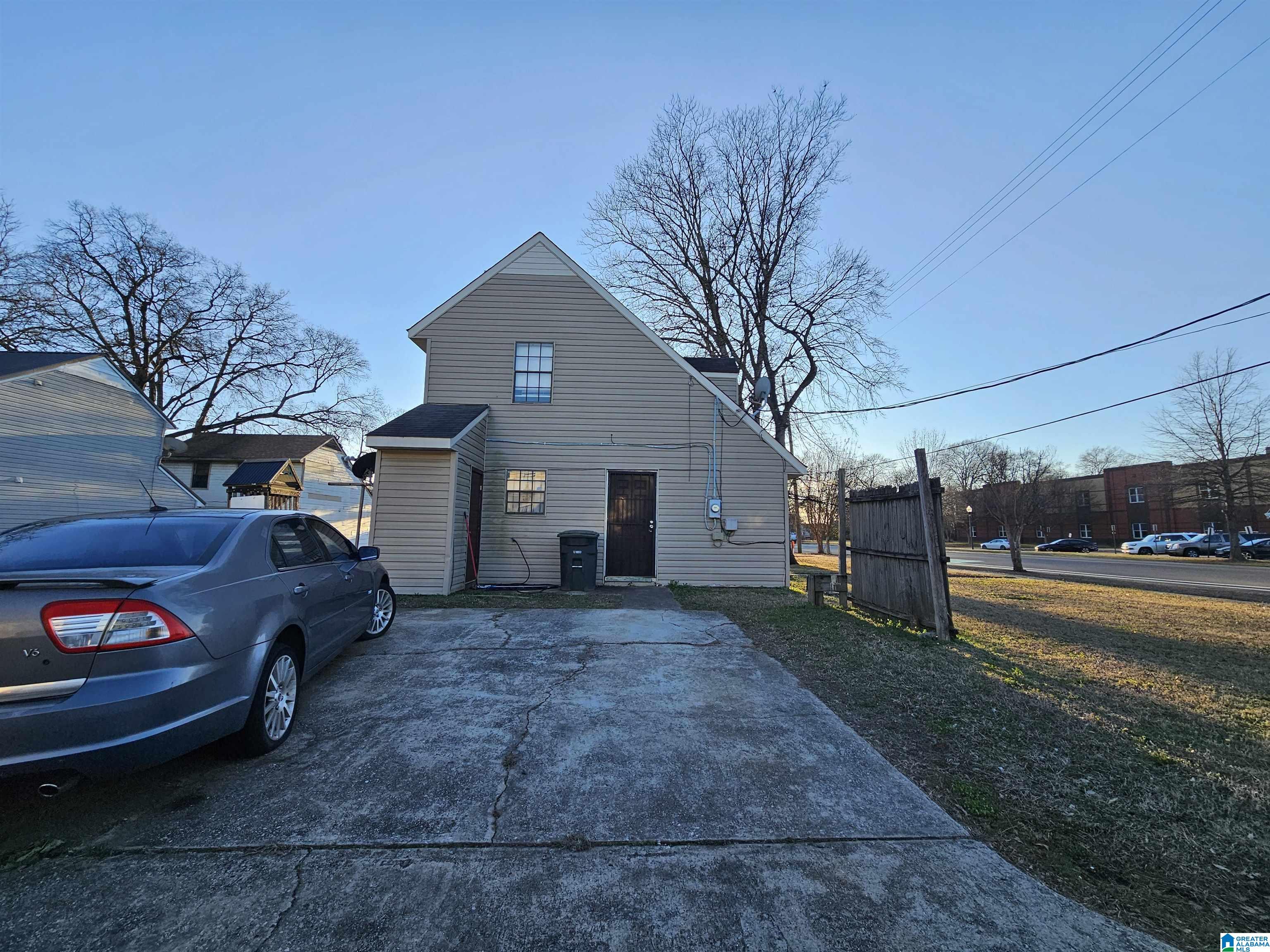 700 18th Pl Lane Southwest Birmingham, AL 35211 - Photo 2 of 7