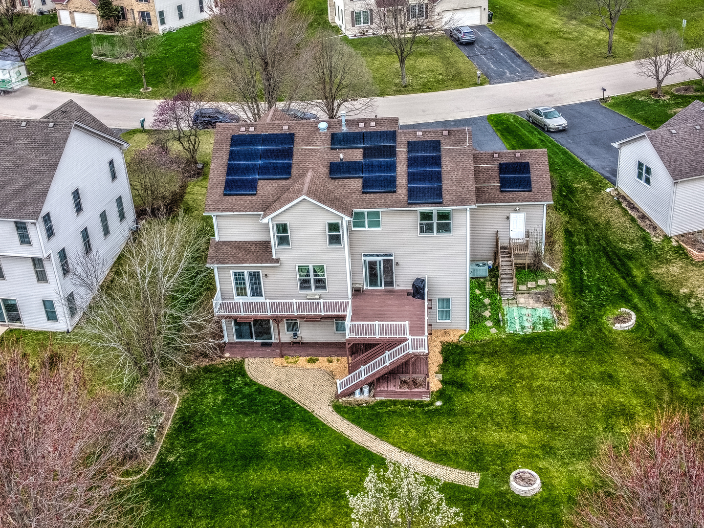 5335 Fox Path Lane Hoffman Estates, IL 60192 - Photo 35 of 39 an aerial view of a house with a big yard