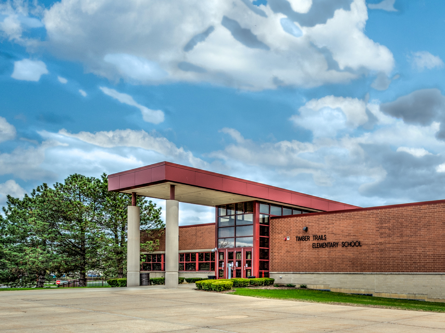 5335 Fox Path Lane Hoffman Estates, IL 60192 - Photo 37 of 39 a front view of a house with garden
