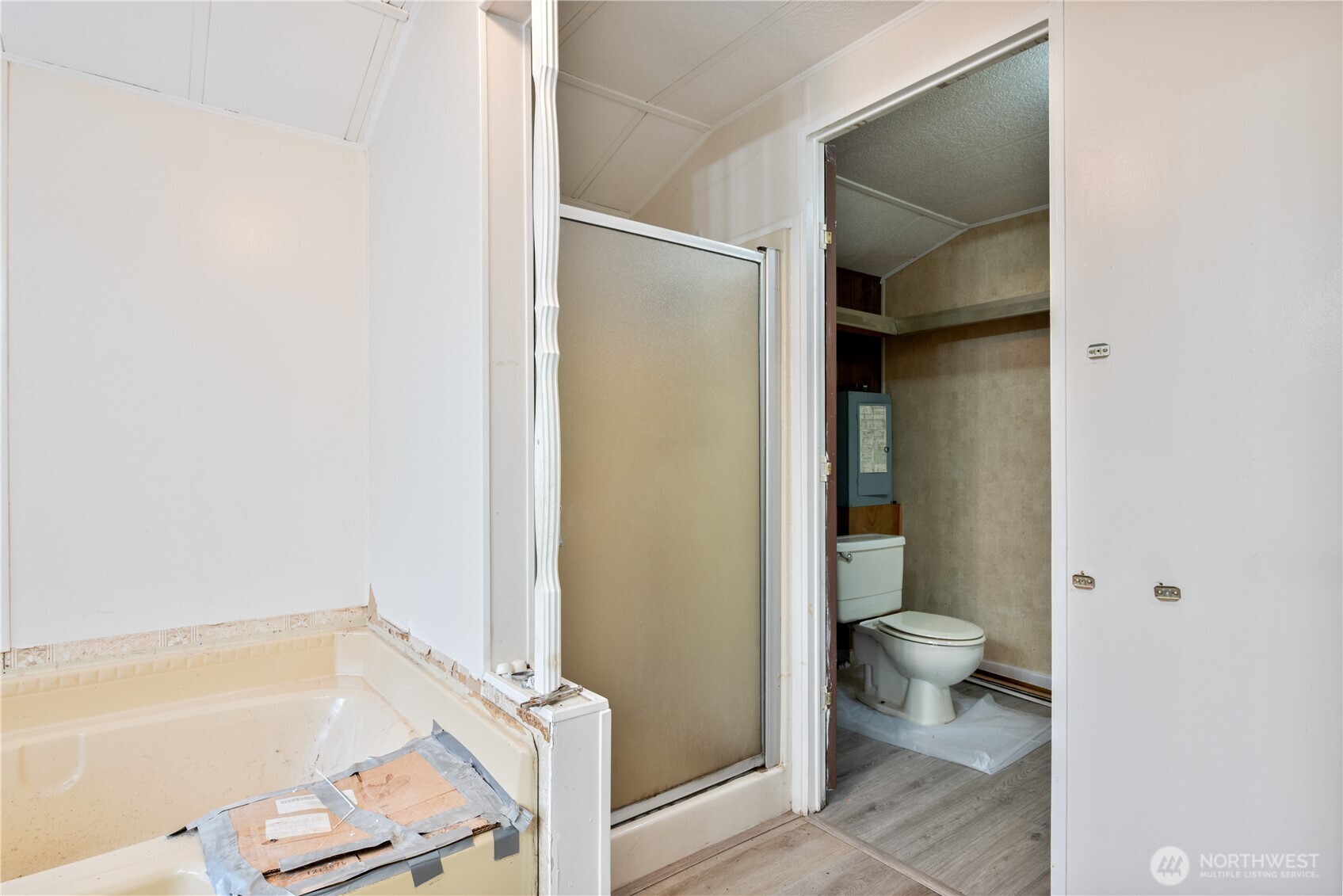 8908 Northeast Etna Road Woodland, WA 98674 - Photo 15 of 37 a bathroom with a tub and toilet