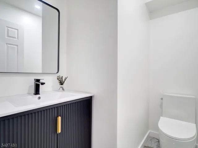 $400,000 | 42 Krueger Court, Newark, NJ 07103