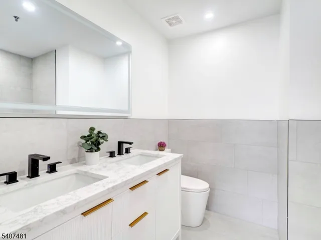 $400,000 | 42 Krueger Court, Newark, NJ 07103