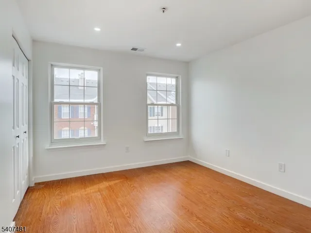 $400,000 | 42 Krueger Court, Newark, NJ 07103