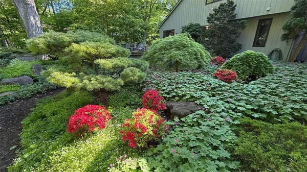 $484,900 | 28 Shelter Creek Lane, Perinton, NY 14450