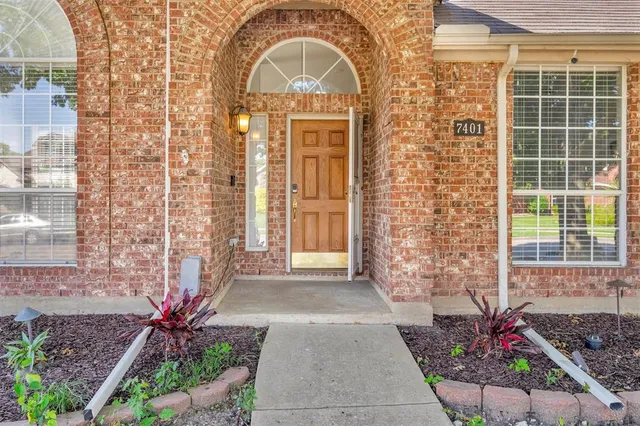 $2,800 | 7401 Centenary Drive, Rowlett, TX 75089