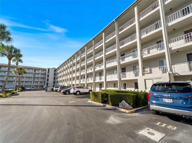 $189,700 | 3404 Lake Bayshore Drive, Unit 315, Bradenton, FL 34205