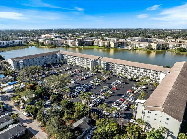 $189,700 | 3404 Lake Bayshore Drive, Unit 315, Bradenton, FL 34205