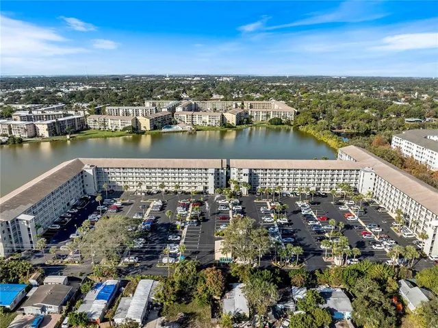 $189,700 | 3404 Lake Bayshore Drive, Unit 315, Bradenton, FL 34205