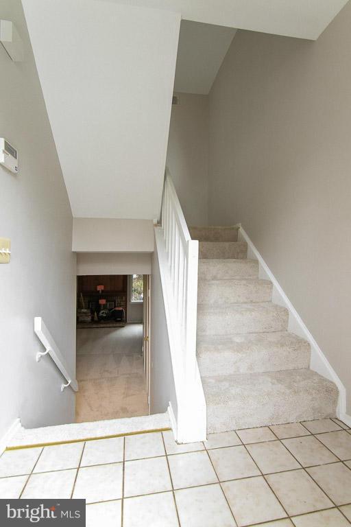 8545 Gwynedd Way Springfield, VA 22153 - Photo 2 of 30 Foyer