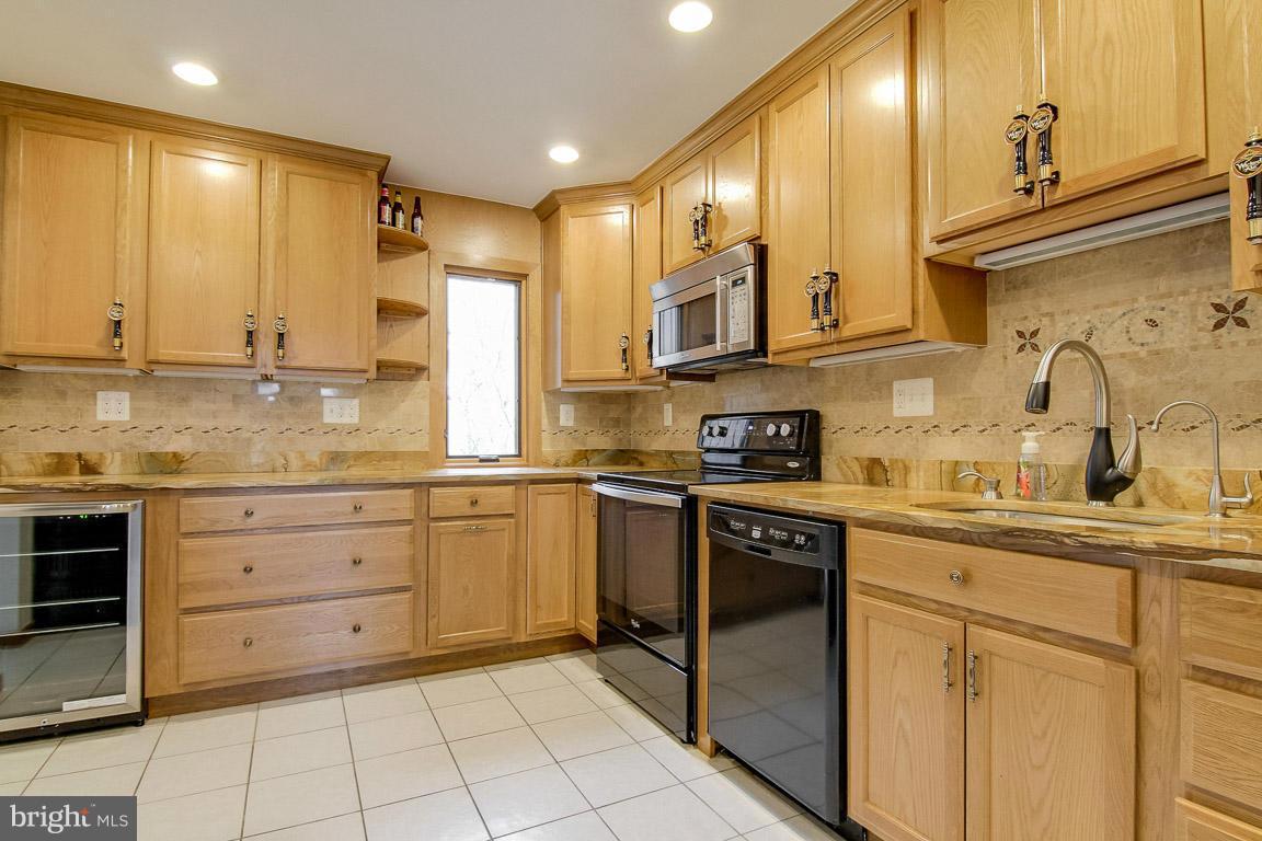 8545 Gwynedd Way Springfield, VA 22153 - Photo 13 of 30 Kitchen
