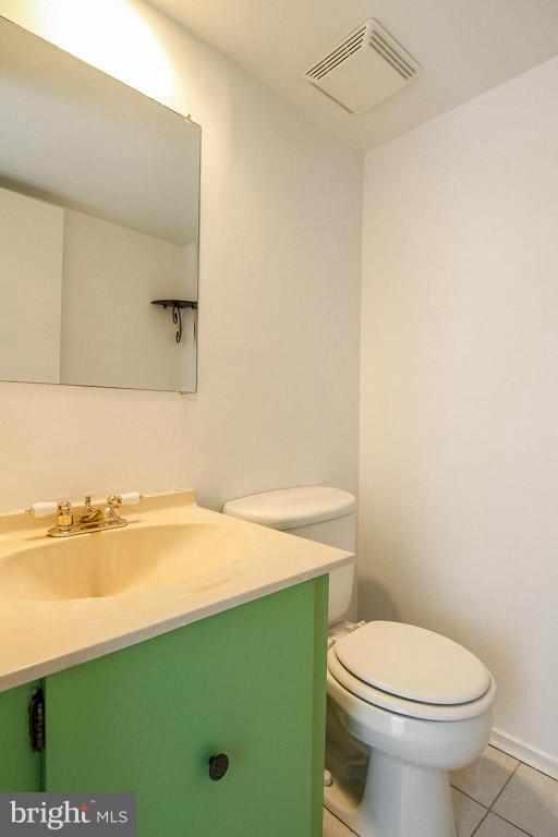 8545 Gwynedd Way Springfield, VA 22153 - Photo 16 of 30 Main Level Powder Room