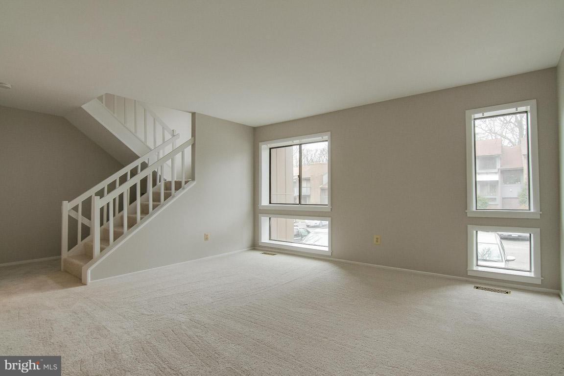 8545 Gwynedd Way Springfield, VA 22153 - Photo 5 of 30 Living Room