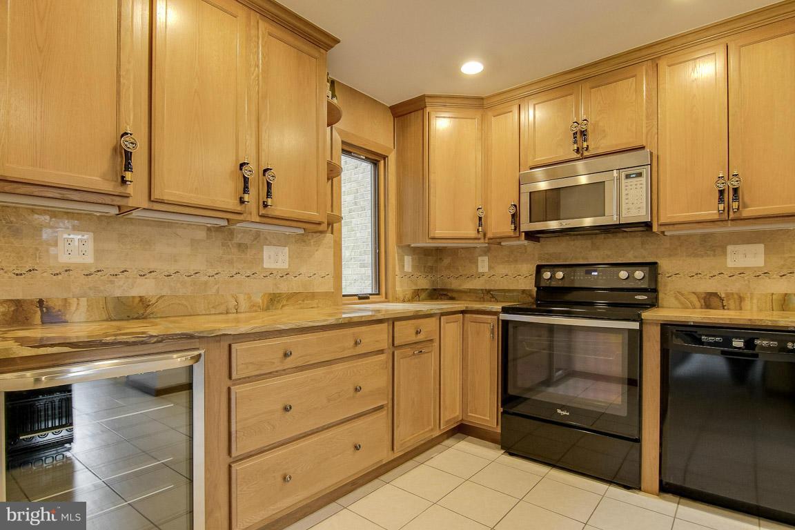 8545 Gwynedd Way Springfield, VA 22153 - Photo 9 of 30 Gourmet Kitchen