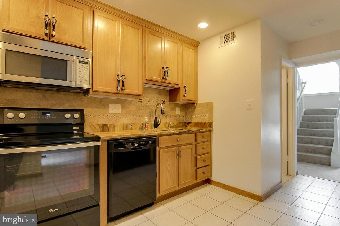 8545 Gwynedd Way Springfield, VA 22153 - Photo 10 of 30 Kitchen with Granite Countertops