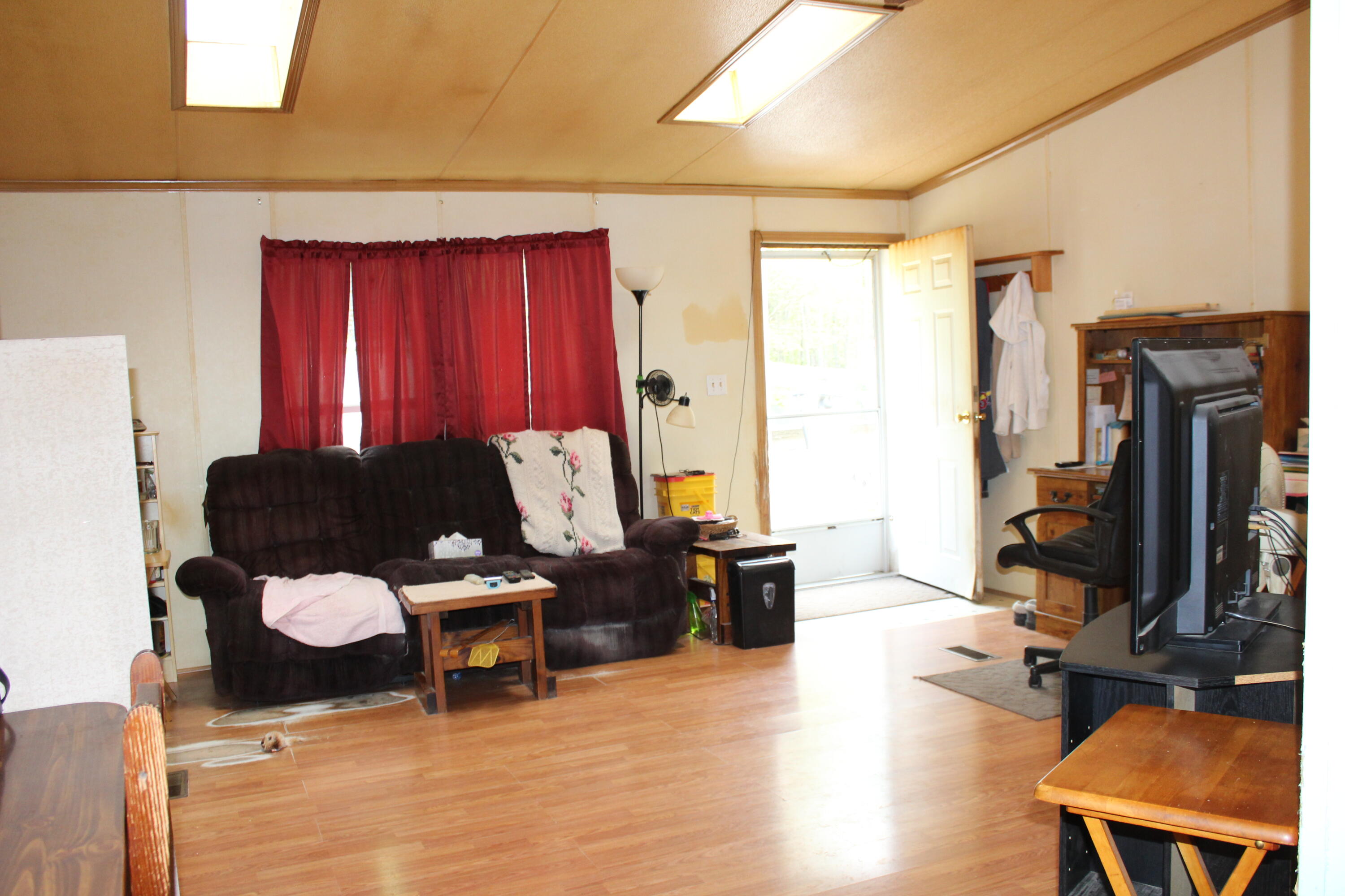 39 Tower Hill Road Medford, ME 04463 - Photo 2 of 15 living room