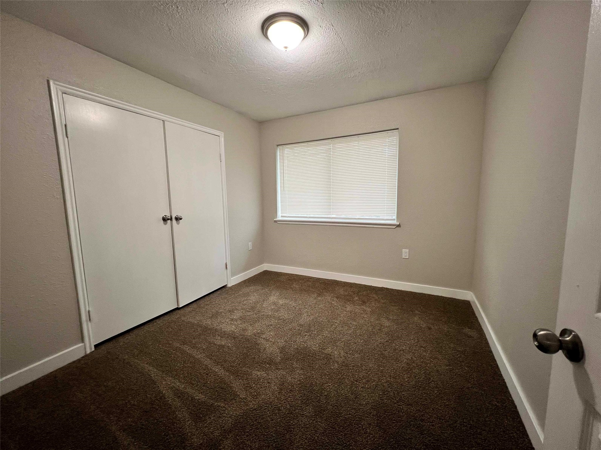 7814 Glass Street Houston, TX 77016 - Photo 4 of 7 an empty room with a empty space and a window