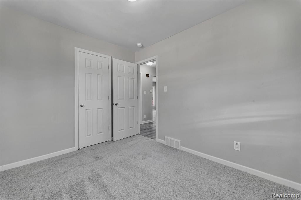 18259 Dalby Redford, MI 48240 - Photo 6 of 25