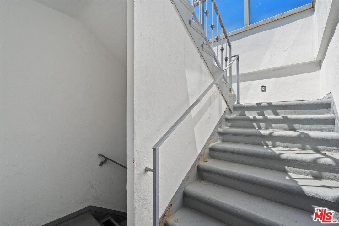 2431 3rd Street, Unit 2 Santa Monica, CA 90405 - Photo 12 of 35