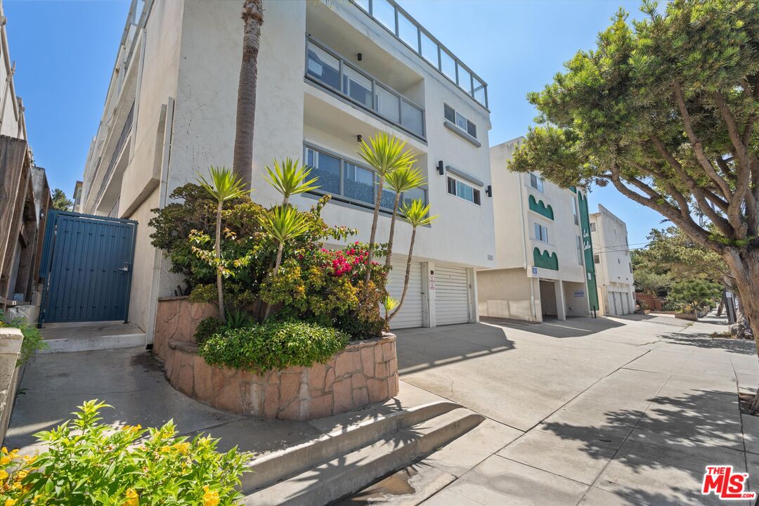 2431 3rd Street, Unit 2 Santa Monica, CA 90405 - Photo 3 of 35