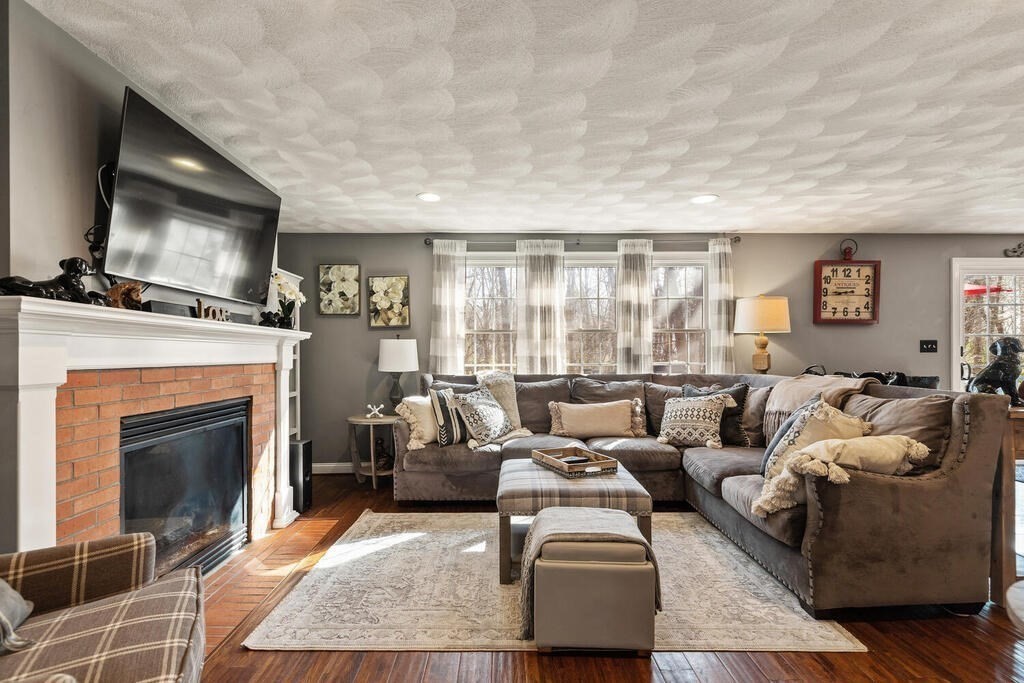 47 Oakdale Road North Reading, MA 01864 - Photo 7 of 33 Gallery Image 7