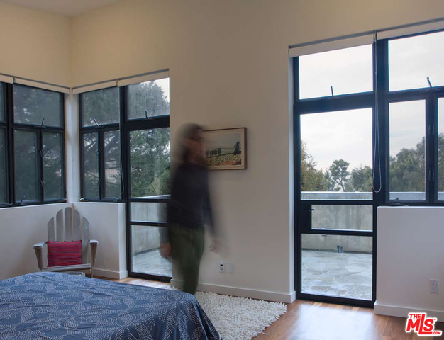 31894 Sea Level Drive Malibu, CA 90265 - Photo 3 of 10