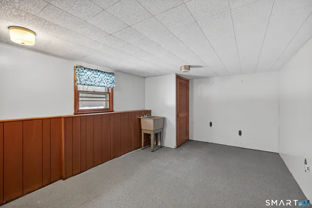 $329,900 | 40 Quincy Lane, Newington, CT 06111