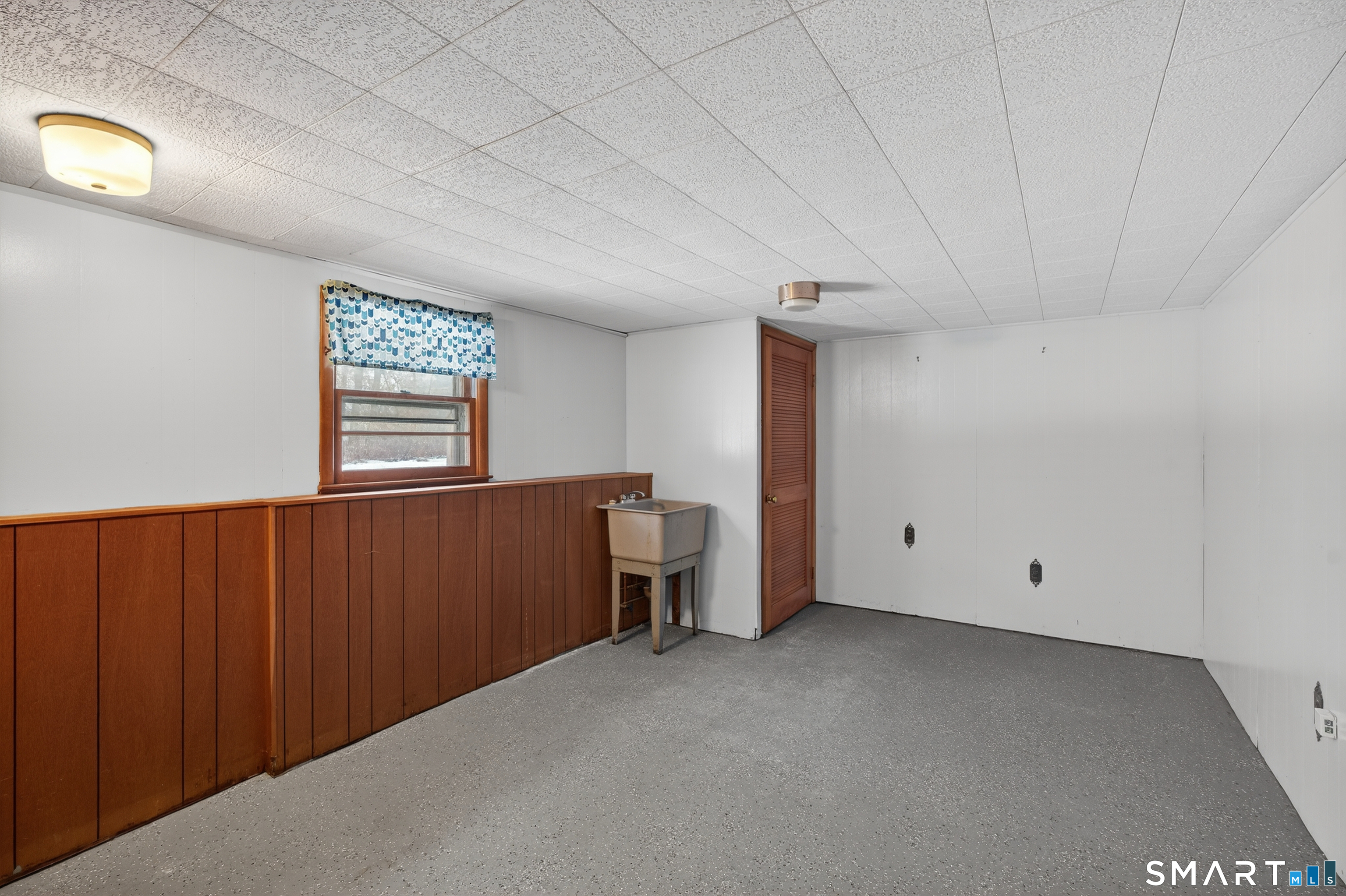 40 Quincy Lane Newington, CT 06111 - Photo 14 of 25 a view of an empty room with a window