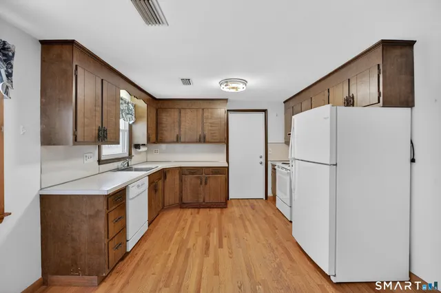 $329,900 | 40 Quincy Lane, Newington, CT 06111