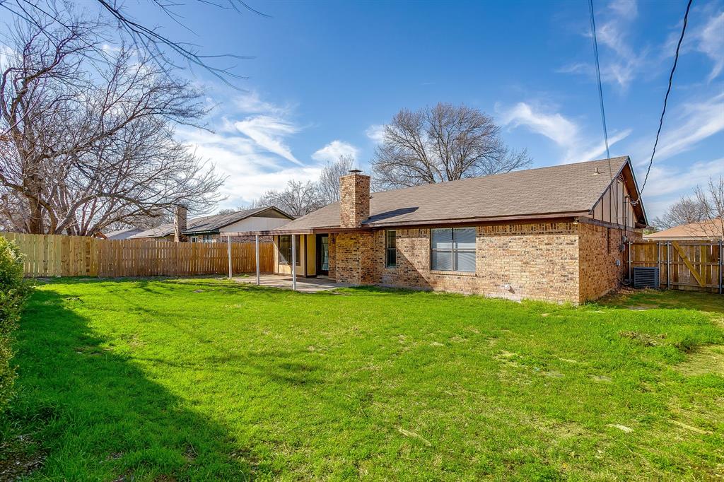 1812 Briar Run Benbrook, TX 76126 - Photo 24 of 30