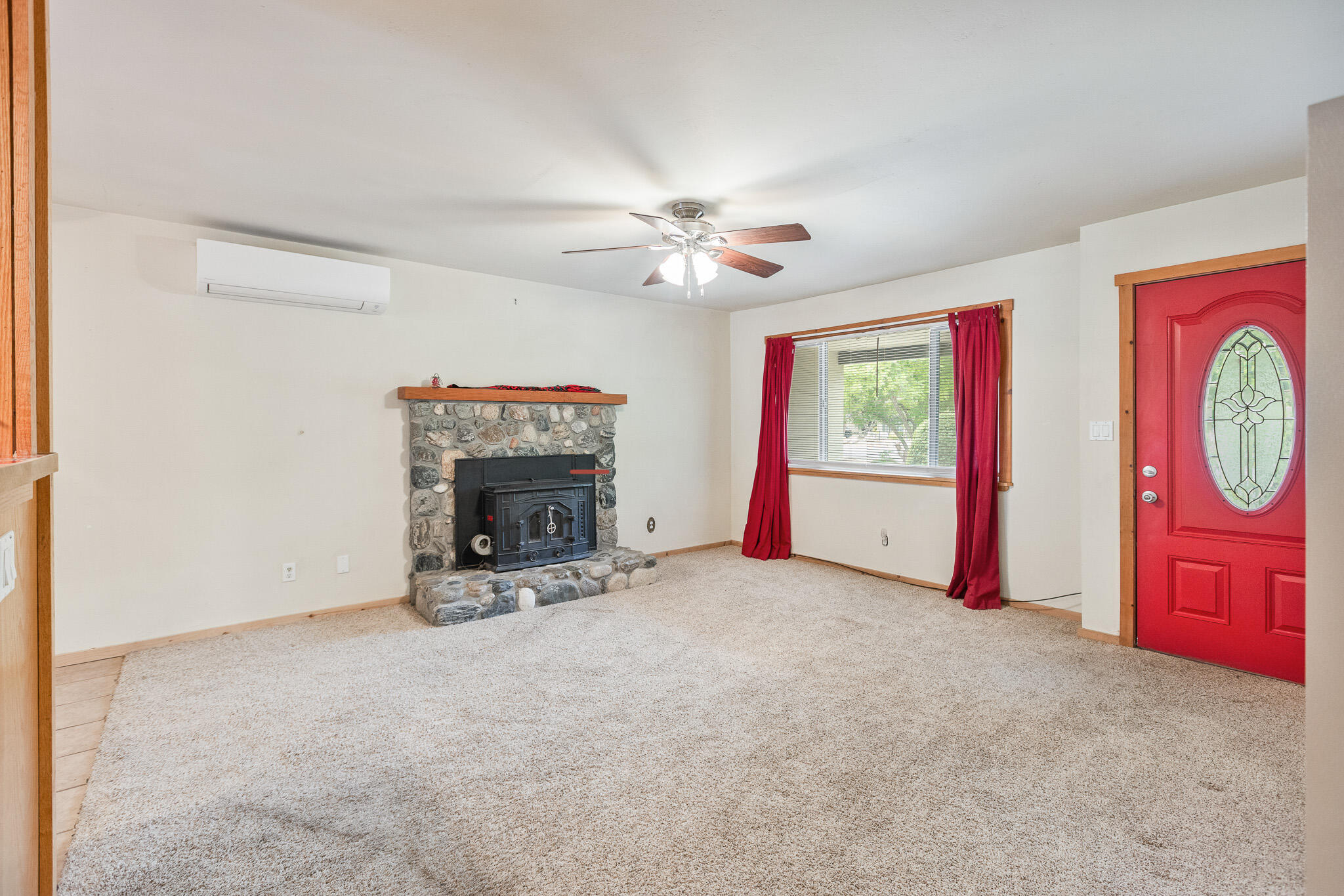 40826 Grouse Drive Three Rivers, CA 93271 - Photo 11 of 75 10 Living Room