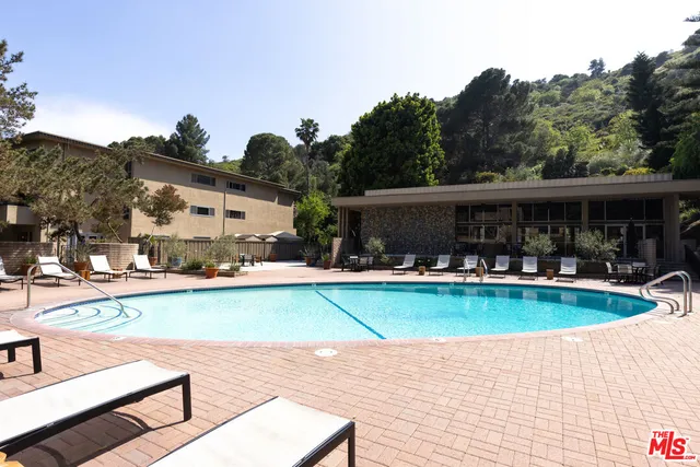 $4,000 | 6708 Hillpark Drive, Unit 302, Los Angeles, CA 90068