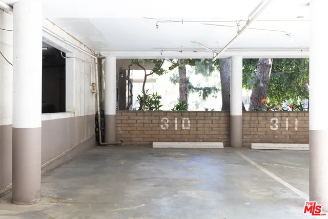 $4,000 | 6708 Hillpark Drive, Unit 302, Los Angeles, CA 90068