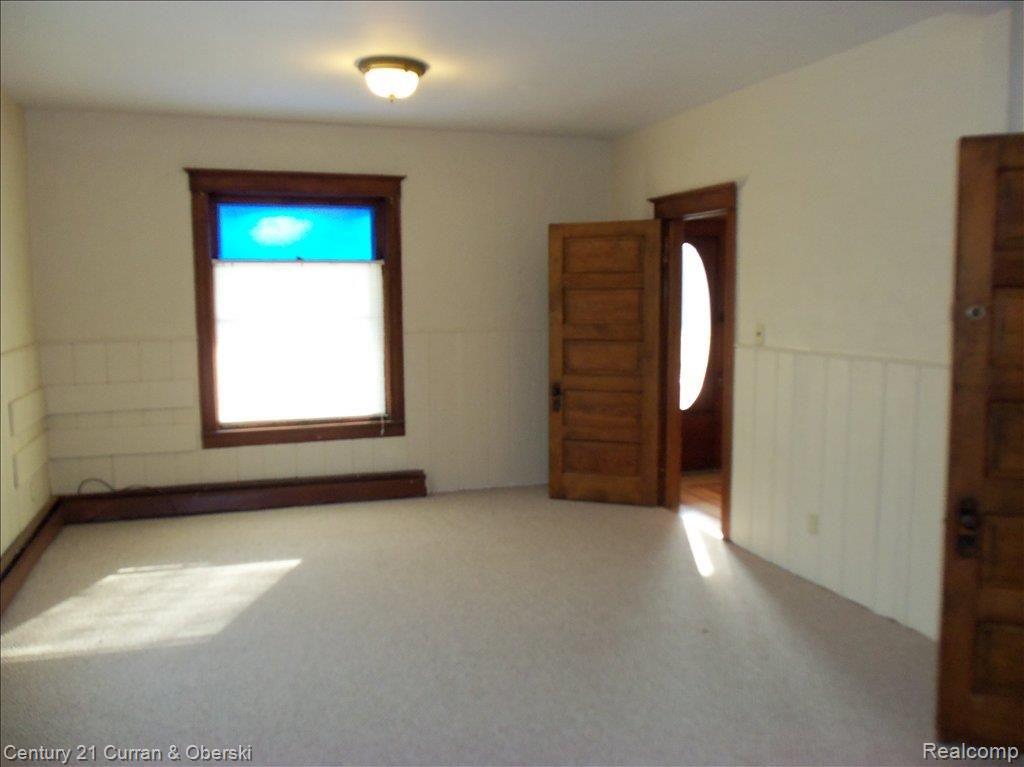 28204 King Road Romulus, MI 48174 - Photo 16 of 24 Family Room.new (1)