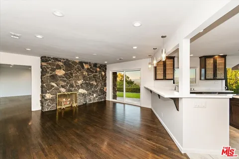 $2,049,500 | 15451 Longbow Drive, Sherman Oaks, CA 91403