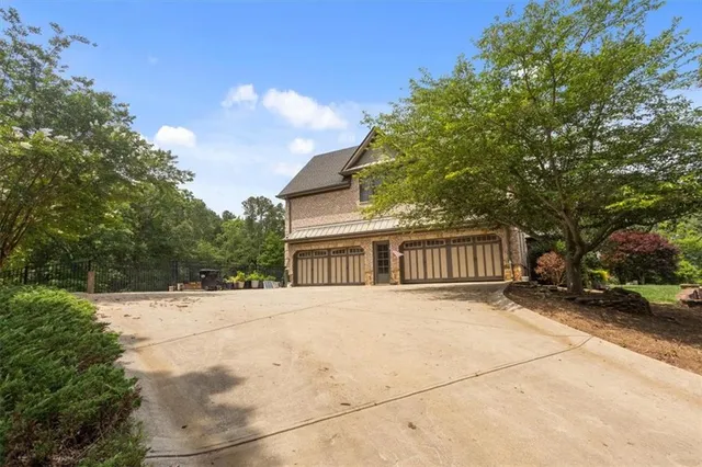 a view of backyard with green space