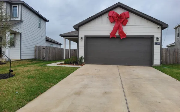 a front view of house with yard