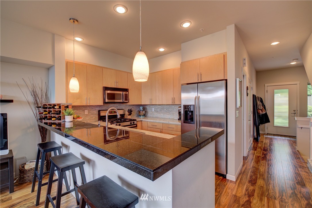 104 Sky Ridge Road Northwest Issaquah, WA 98027 - Photo 3 of 25