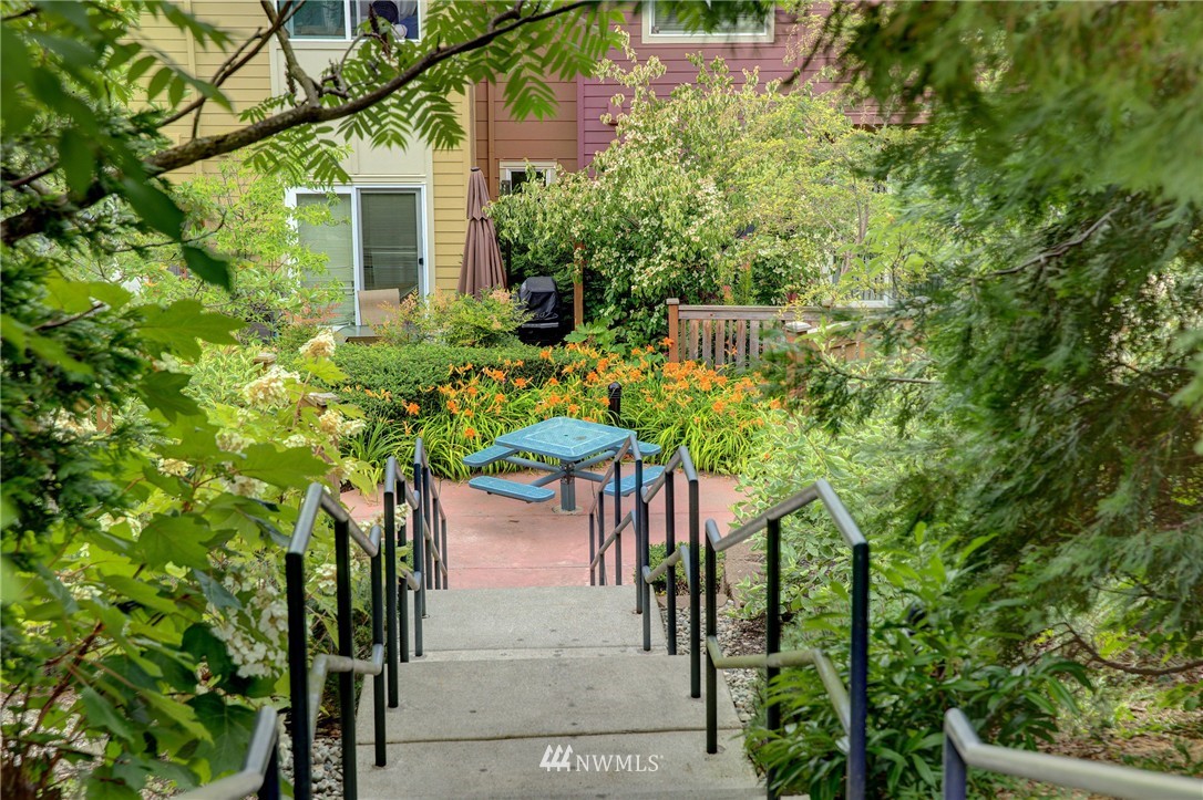 104 Sky Ridge Road Northwest Issaquah, WA 98027 - Photo 23 of 25