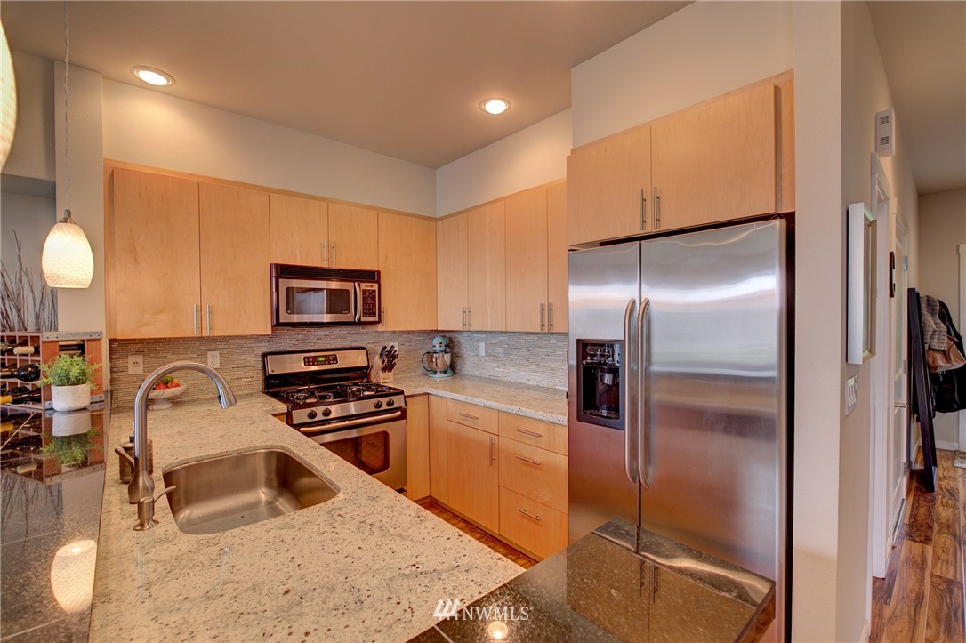 104 Sky Ridge Road Northwest Issaquah, WA 98027 - Photo 4 of 25