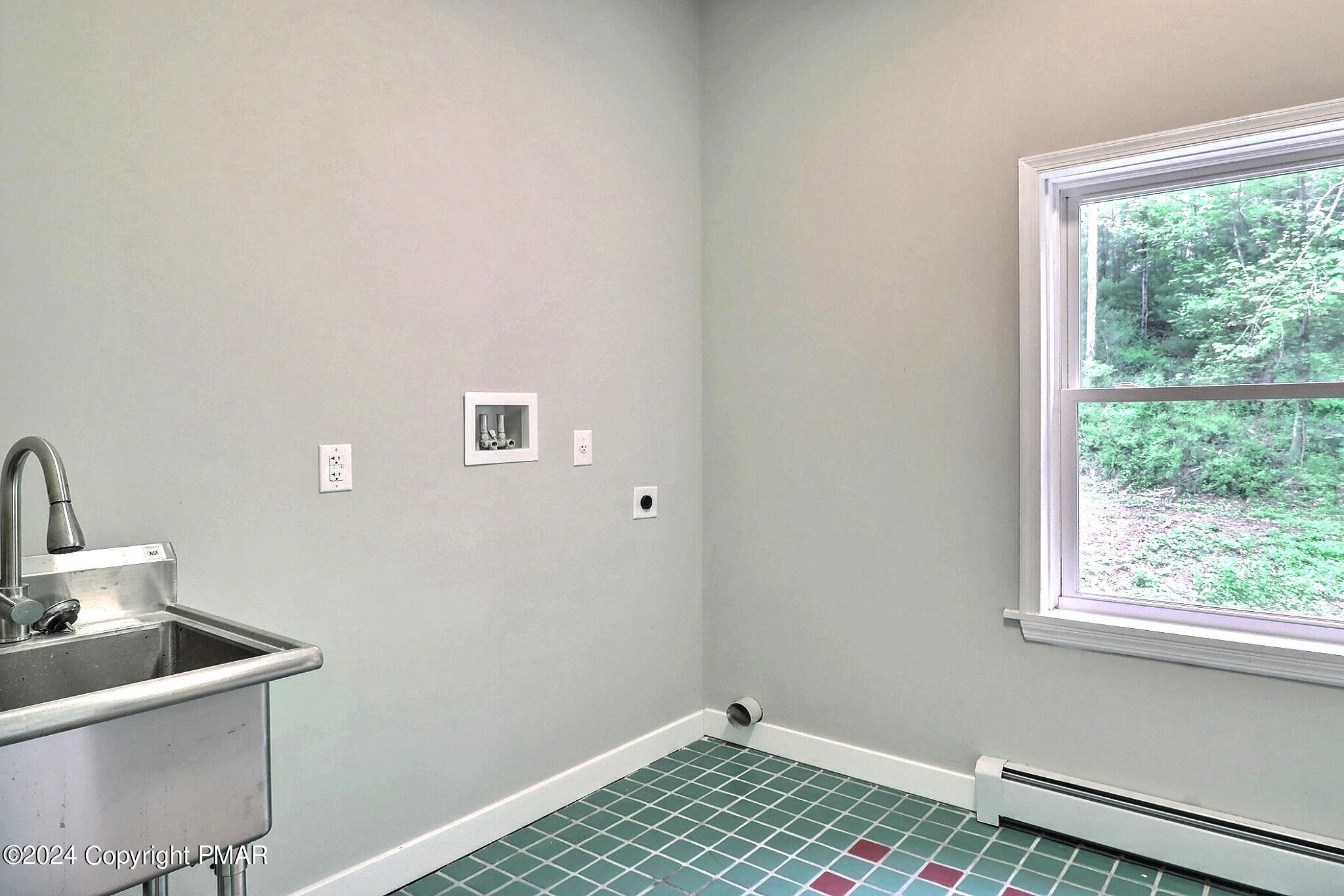 333 Merwinsburg Road Effort, PA 18330 - Photo 44 of 55 Laundry Room