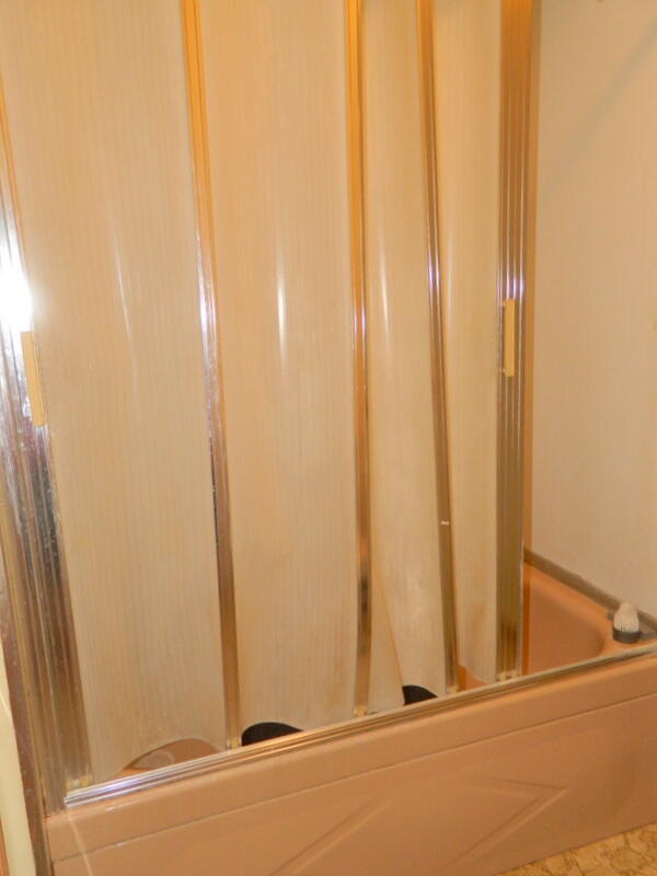 301 Bandy Way Grants Pass, OR 97526 - Photo 25 of 30 Tub/Shower in Hall Bathroom