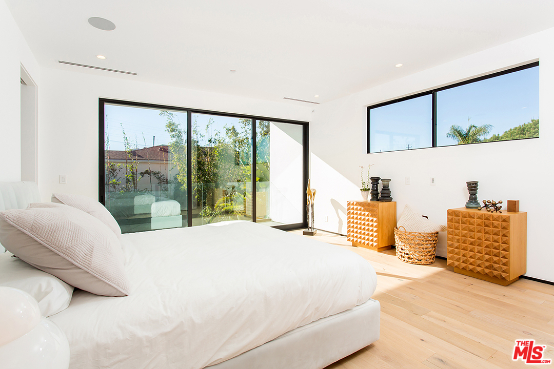 2021 Walnut Avenue Venice, CA 90291 - Photo 13 of 26 a bedroom with a bed and glass window