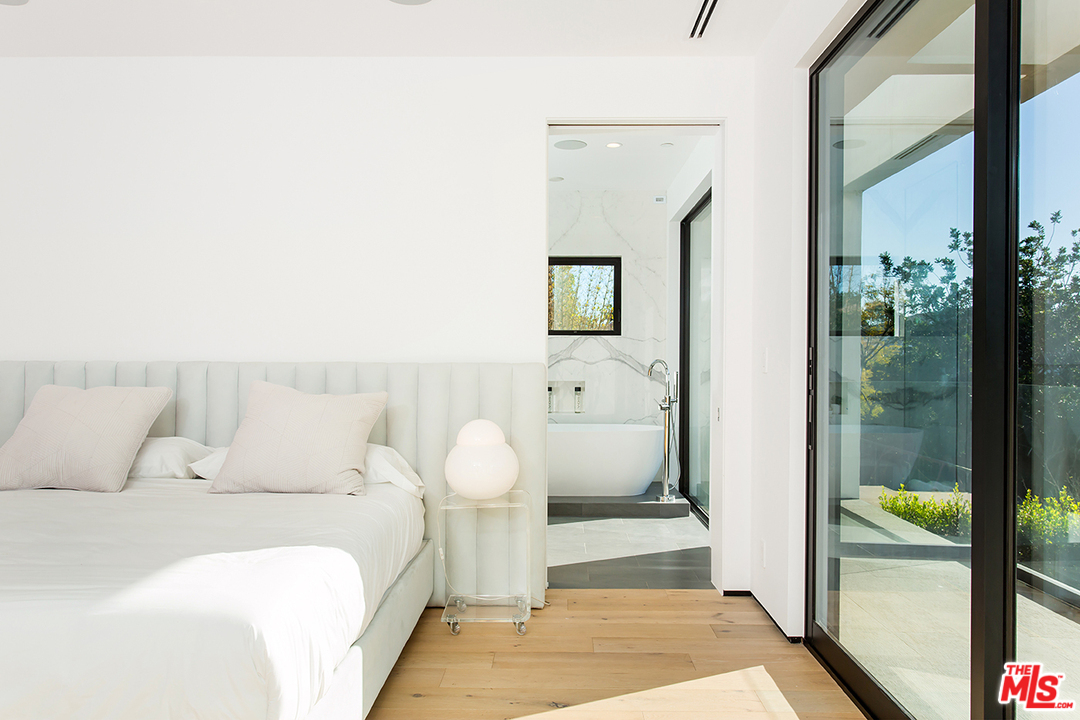 2021 Walnut Avenue Venice, CA 90291 - Photo 14 of 26 a spacious bedroom with a bed and glass door