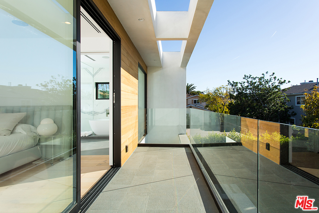 2021 Walnut Avenue Venice, CA 90291 - Photo 15 of 26